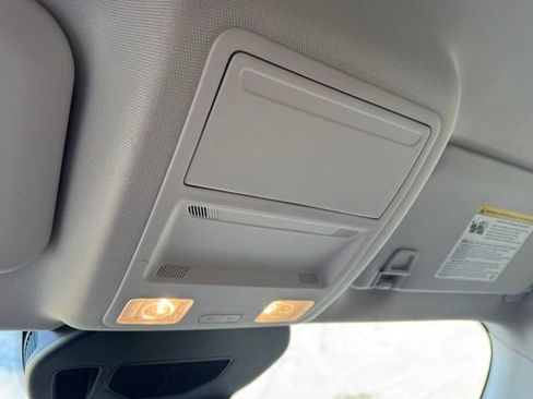 Used 2022 Ford Escape SE w/ SE Sport Appearance Package image 28