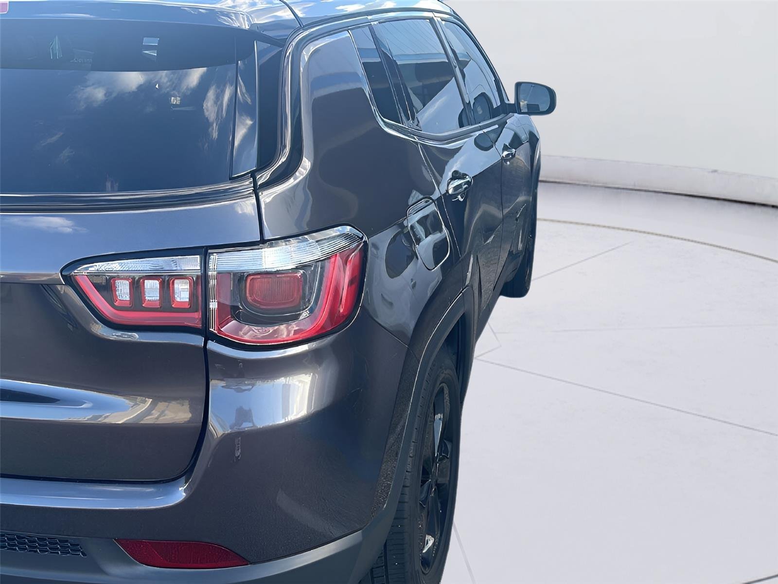 Used 2020 Jeep Compass Latitude FWD image 6
