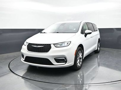 Used 2023 Chrysler Pacifica Touring-L