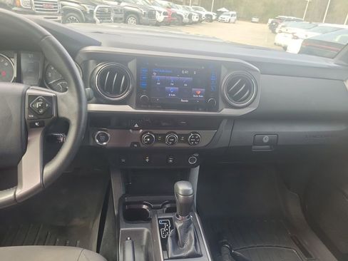 Used 2017 Toyota Tacoma TRD Sport w/ Tow Package image 19