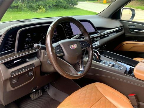 Used 2022 Cadillac Escalade Premium Luxury AWD/4WD image 15