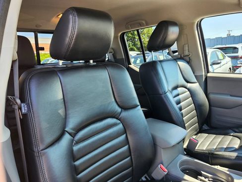 Used 2020 Nissan Frontier SV w/ Midnight Edition Floor Mats AWD/4WD image 11