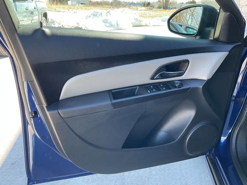 Used 2013 Chevrolet Cruze LS image 23