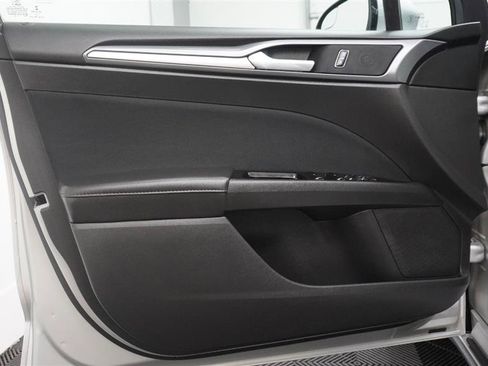 Used 2016 Ford Fusion SE FWD image 24