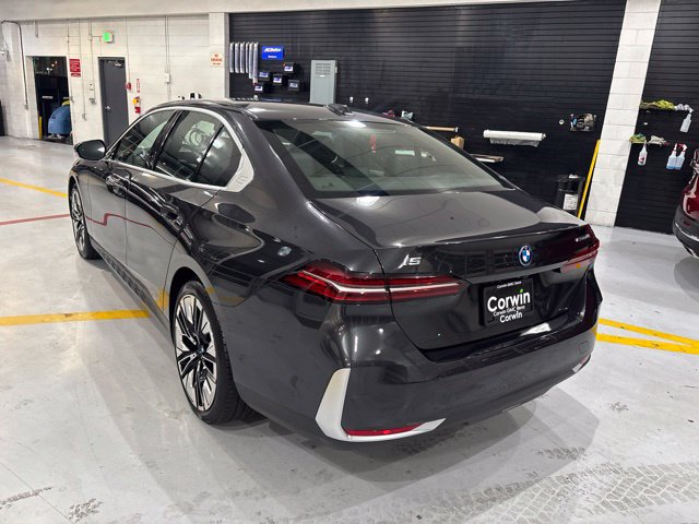 Used 2024 BMW i5 eDrive40i w/ Premium Package RWD image 7