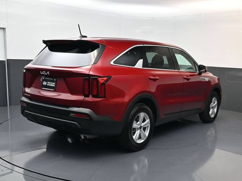 Used 2023 Kia Sorento LX FWD image 3