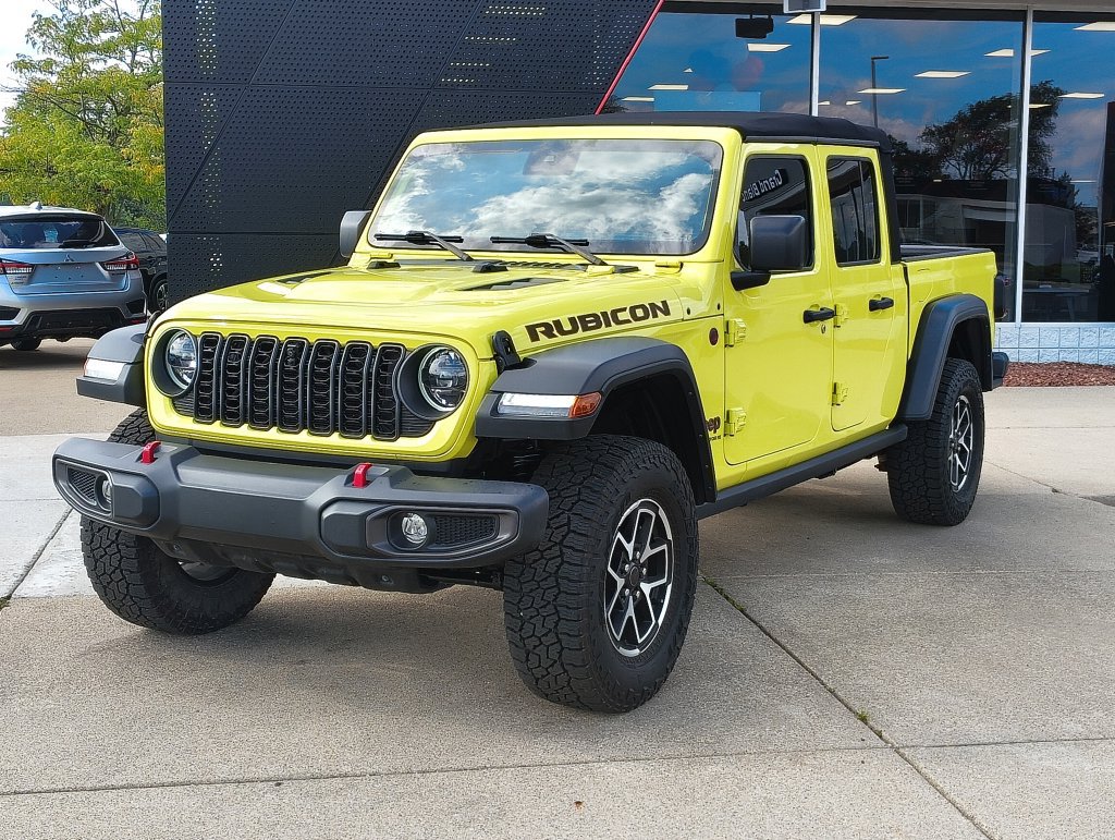 Used 2024 Jeep Gladiator Rubicon w/ Technology Group AWD/4WD image 1