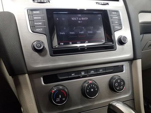 Used 2015 Volkswagen Golf TDI S image 7