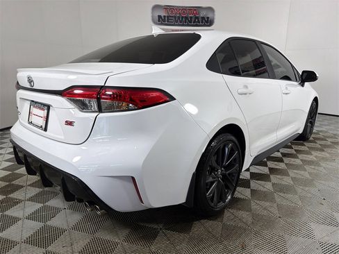 Used 2024 Toyota Corolla SE image 3