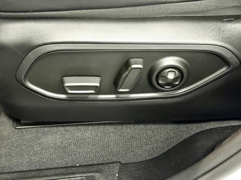 Used 2024 Jeep Grand Cherokee Limited RWD image 23
