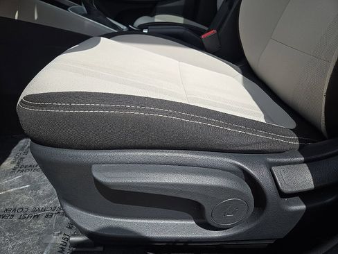 Used 2025 Hyundai Venue SEL FWD image 22