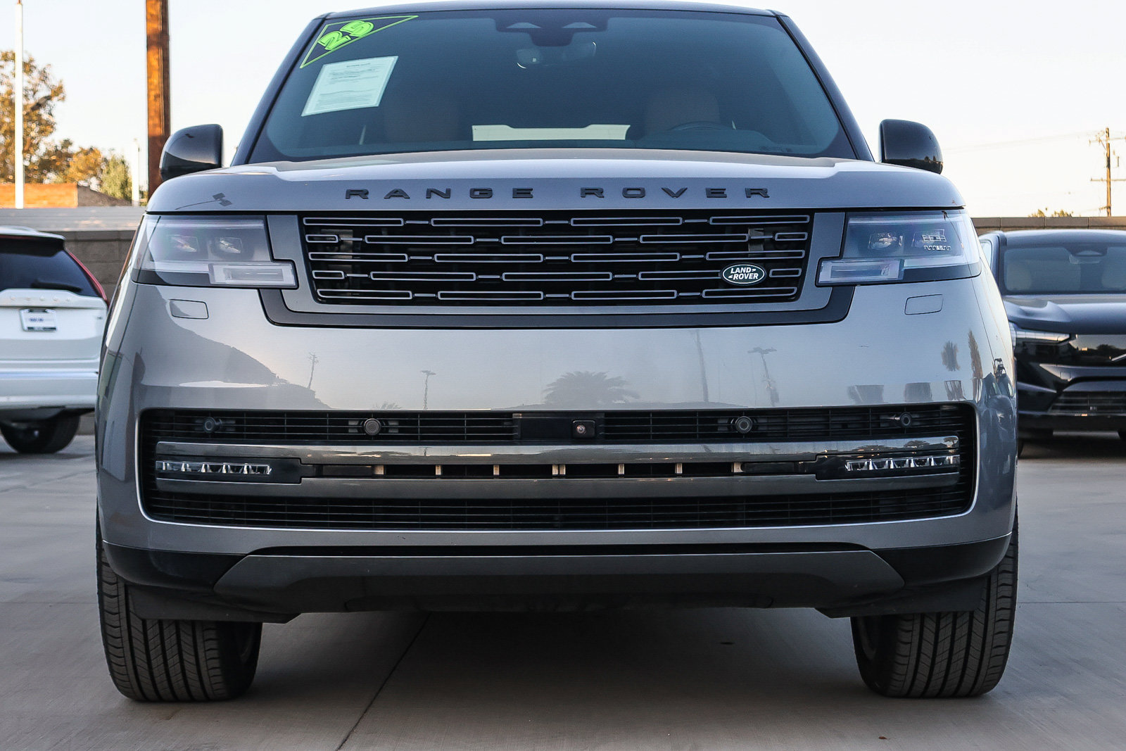 Certified 2025 Land Rover Range Rover SE AWD/4WD image 2