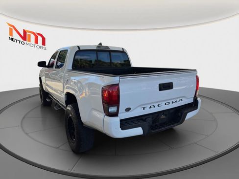 Used 2018 Toyota Tacoma SR image 5