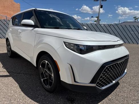 Used 2025 Kia Soul EX FWD image 7