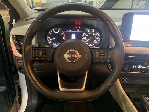 Used 2023 Nissan Rogue SL w/ SL Premium Package image 25