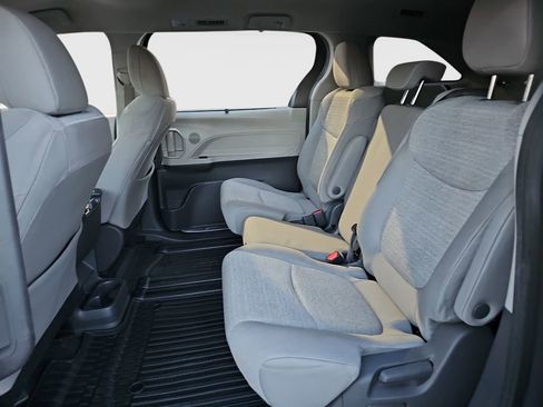 Certified 2021 Toyota Sienna LE FWD image 19