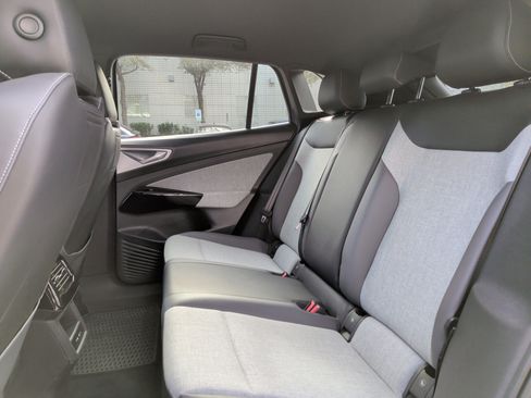 Used 2023 Volkswagen ID.4 Pro image 30