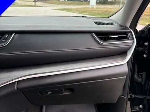 Used 2022 Jeep Grand Cherokee L Limited w/ Luxury Tech Group II image 32