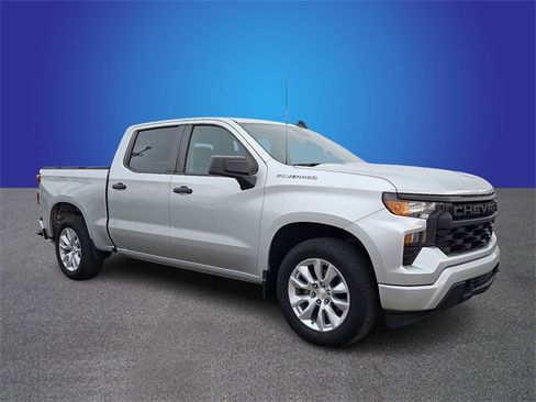 Used 2022 Chevrolet Silverado 1500 Custom image 3