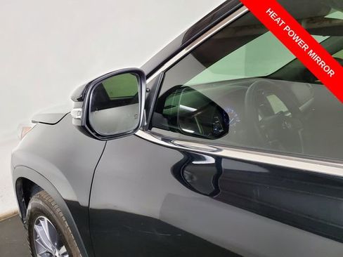 Used 2019 Toyota Highlander XLE image 32