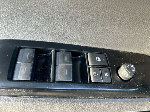 Used 2025 Toyota Camry LE FWD image 12