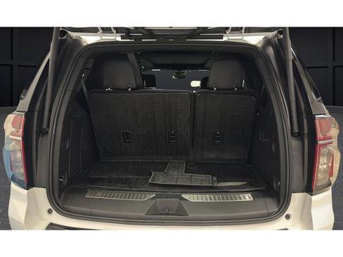 Used 2023 Chevrolet Tahoe Z71 w/ Luxury Package AWD/4WD image 26