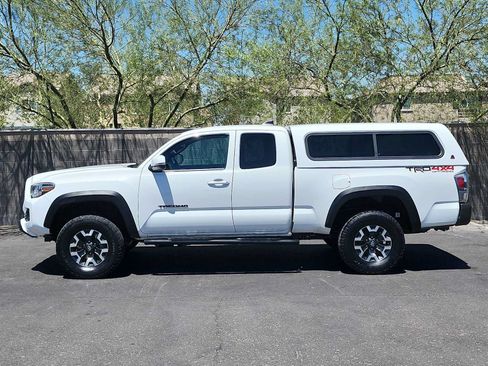 Used 2021 Toyota Tacoma TRD Off-Road w/ Technology Package AWD/4WD image 5