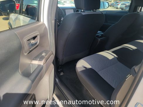 Used 2022 Toyota Tacoma TRD Off-Road w/ Technology Package image 13