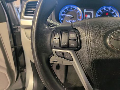 Used 2018 Toyota Highlander XLE AWD/4WD image 15
