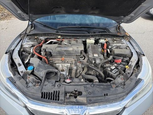 Used 2017 Honda Accord Touring image 4