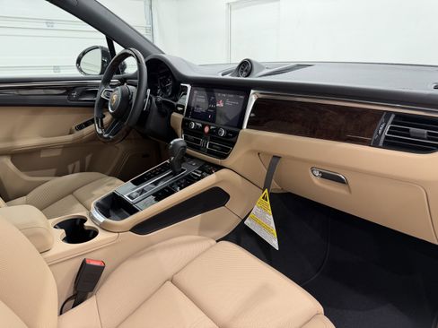 New 2026 Porsche Macan image 24