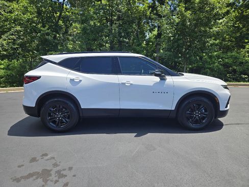Used 2021 Chevrolet Blazer LT FWD image 2