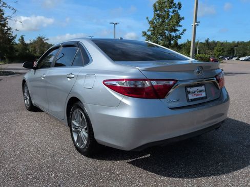 Certified 2017 Toyota Camry SE w/ Moonroof Package FWD image 4