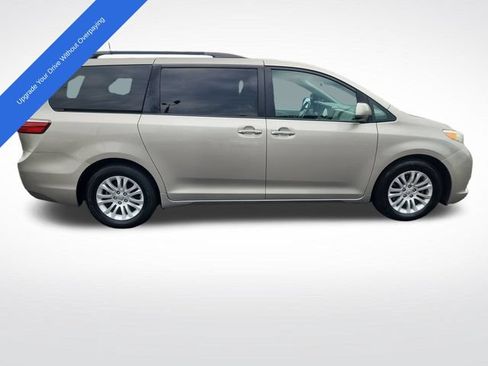 Used 2015 Toyota Sienna XLE FWD image 6