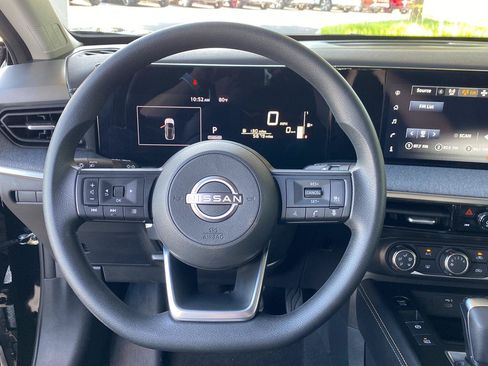 Certified 2025 Nissan Kicks SV AWD/4WD image 31