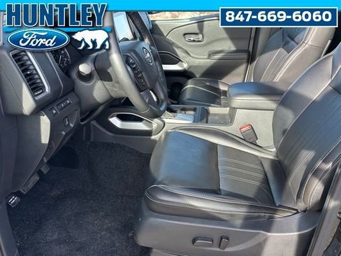 Used 2024 Nissan Frontier SL w/ Technology Package image 17