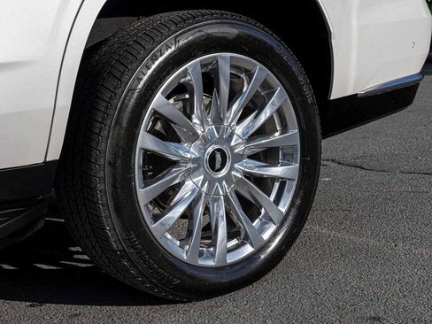 Used 2024 Cadillac Escalade Premium Luxury image 8