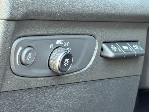 Used 2023 Buick Envision Avenir image 23