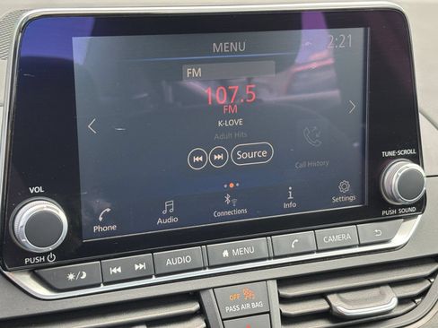 Used 2025 Nissan Altima 2.5 SV FWD image 16