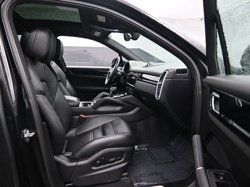 Used 2022 Porsche Cayenne Platinum Edition AWD/4WD image 30