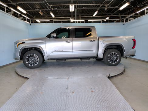 Used 2025 Toyota Tundra Limited AWD/4WD image 8