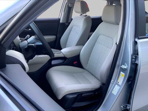 Used 2023 Honda HR-V LX image 9