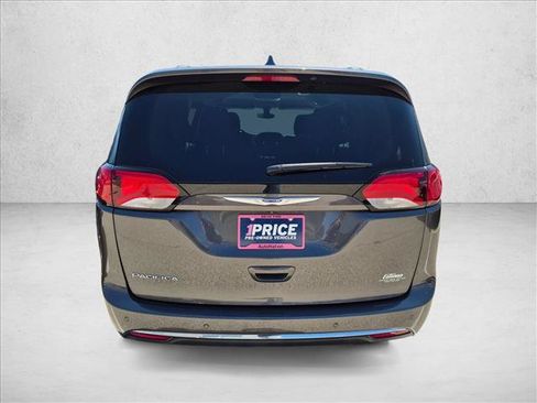 Used 2018 Chrysler Pacifica Touring Plus FWD image 6