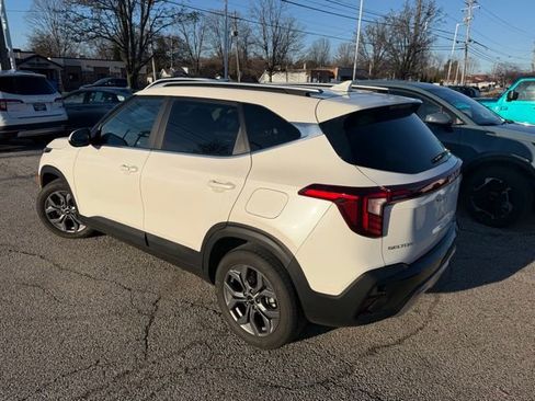 Certified 2024 Kia Seltos S image 3