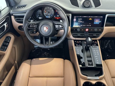 Certified 2026 Porsche Macan AWD/4WD image 15