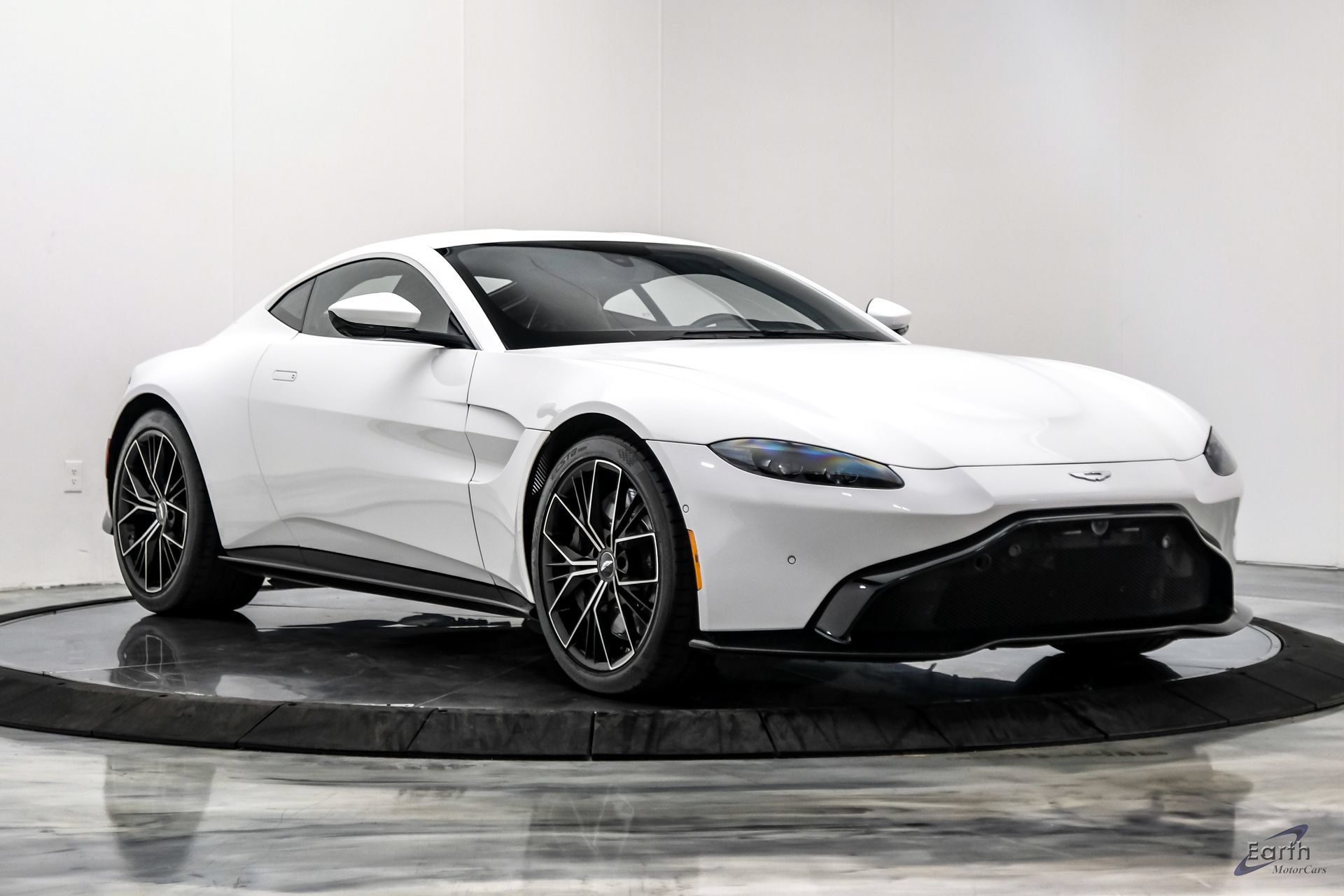 Used 2022 Aston Martin V8 Vantage Coupe RWD image 28