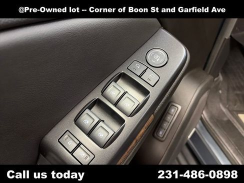 Used 2020 Chevrolet Suburban LT AWD/4WD image 16