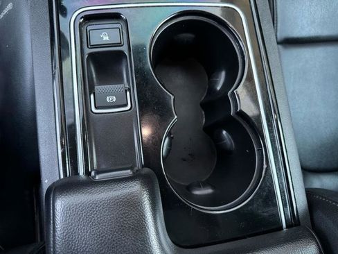 Used 2017 Jaguar XE image 15