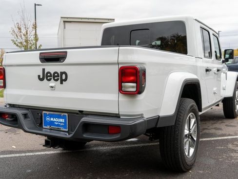 Used 2024 Jeep Gladiator Sport w/ Premium Package image 6