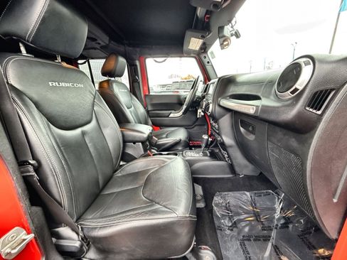 Used 2016 Jeep Wrangler Unlimited Rubicon w/ Connectivity Group image 24